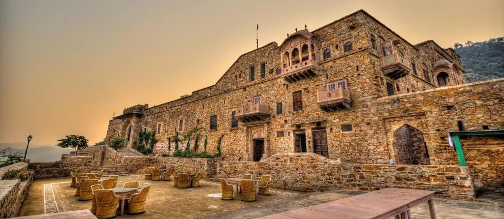Алвар: Отель Dadhikar Fort