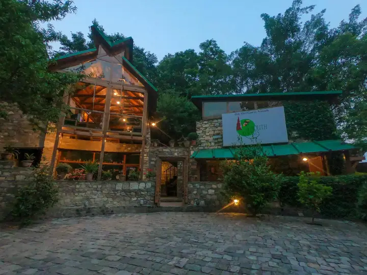 Наинитал: Monolith Resorts