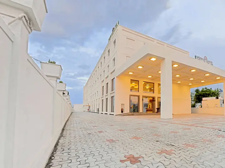 Мадурай: Poppys Hotel Madurai