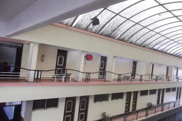 Нашик: Hotel Sahyadhri