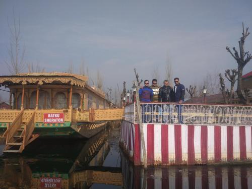 Шринагар: Shahnama House Boats