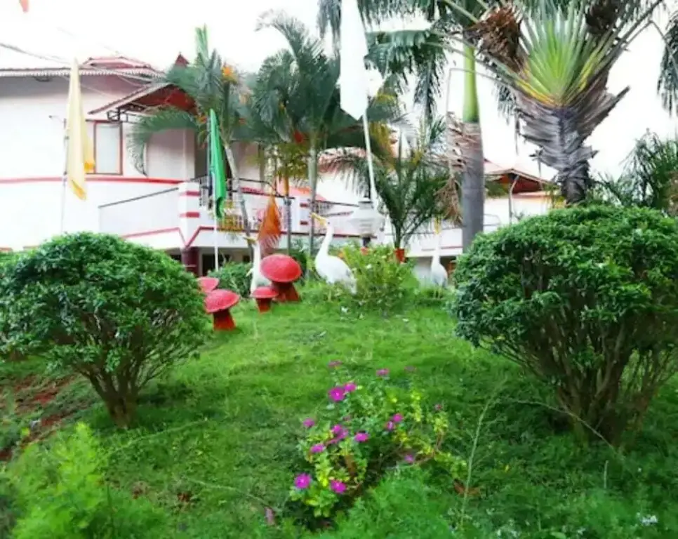 Ваниямбади: Thavika O Nila Resort Yelagiri