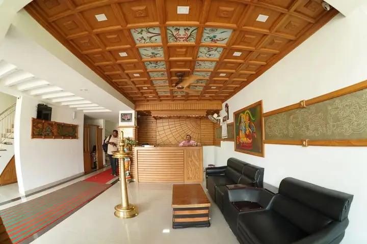 Гуруваюр: Sathya Inn