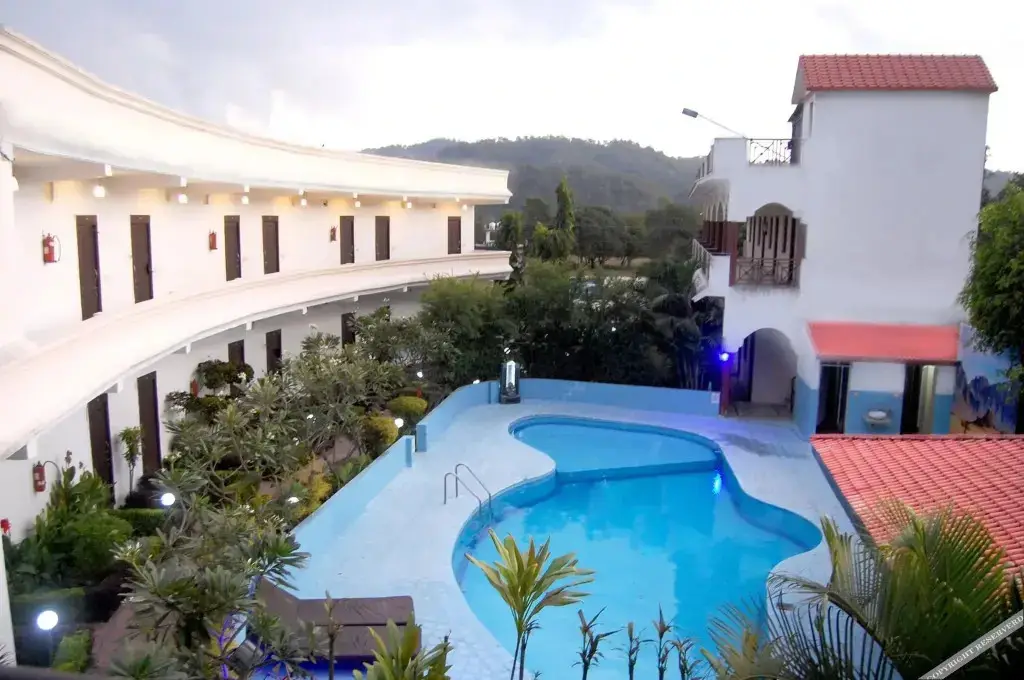 Наинитал: The Monal's Nest Resort