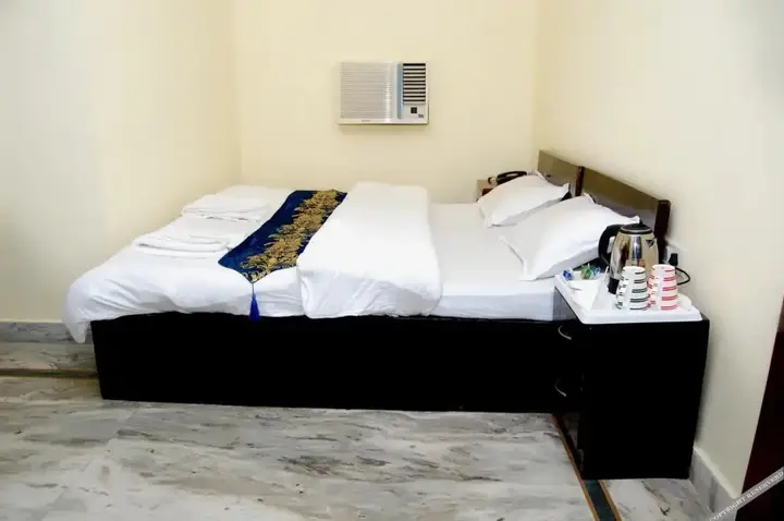 Наинитал: The Monal's Nest Resort