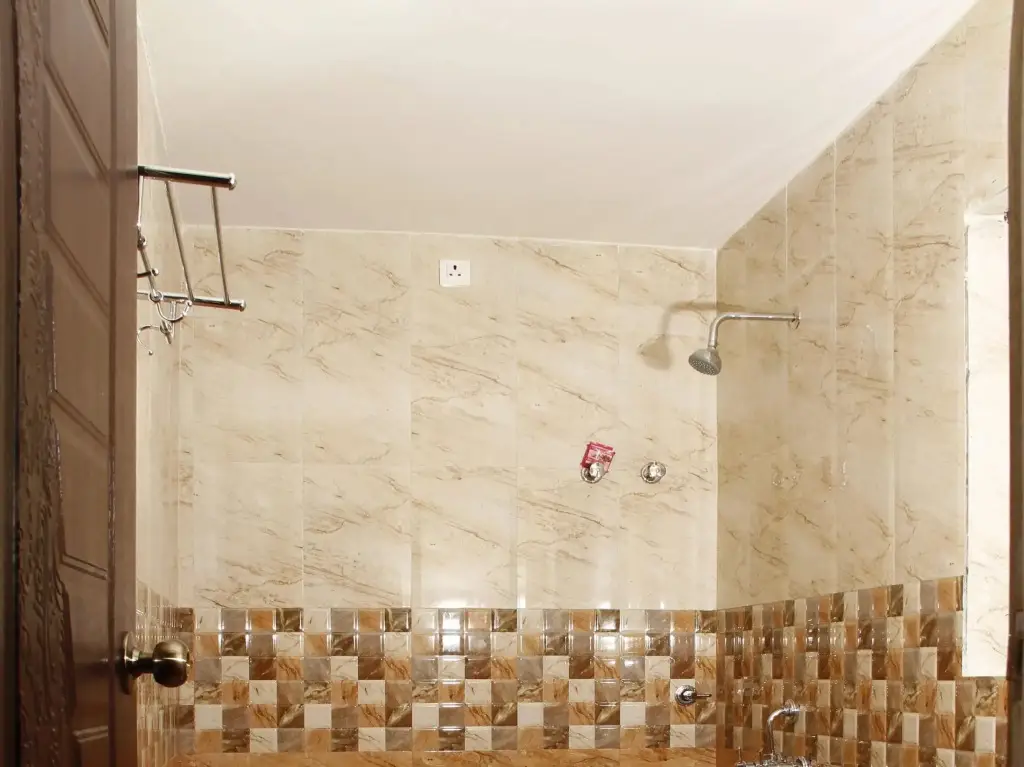 Ути: Al Woodlands Residency