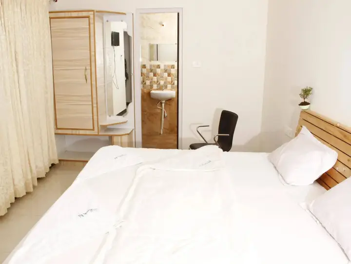 Ути: Al Woodlands Residency