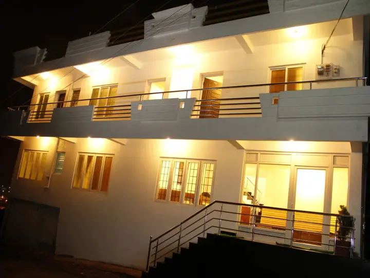 Ути: Al Woodlands Residency
