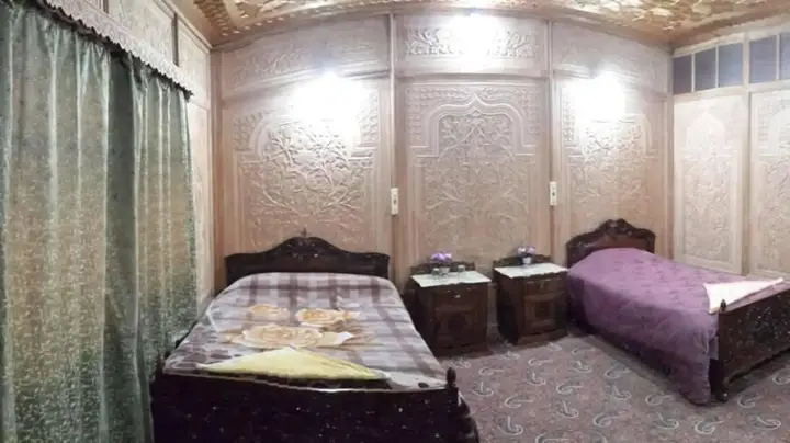Шринагар: Mount View House Boat