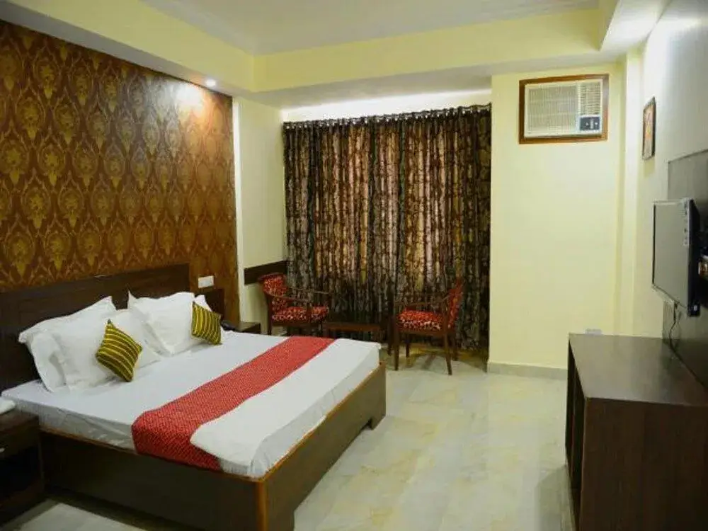 Катра: Hotel Anurag
