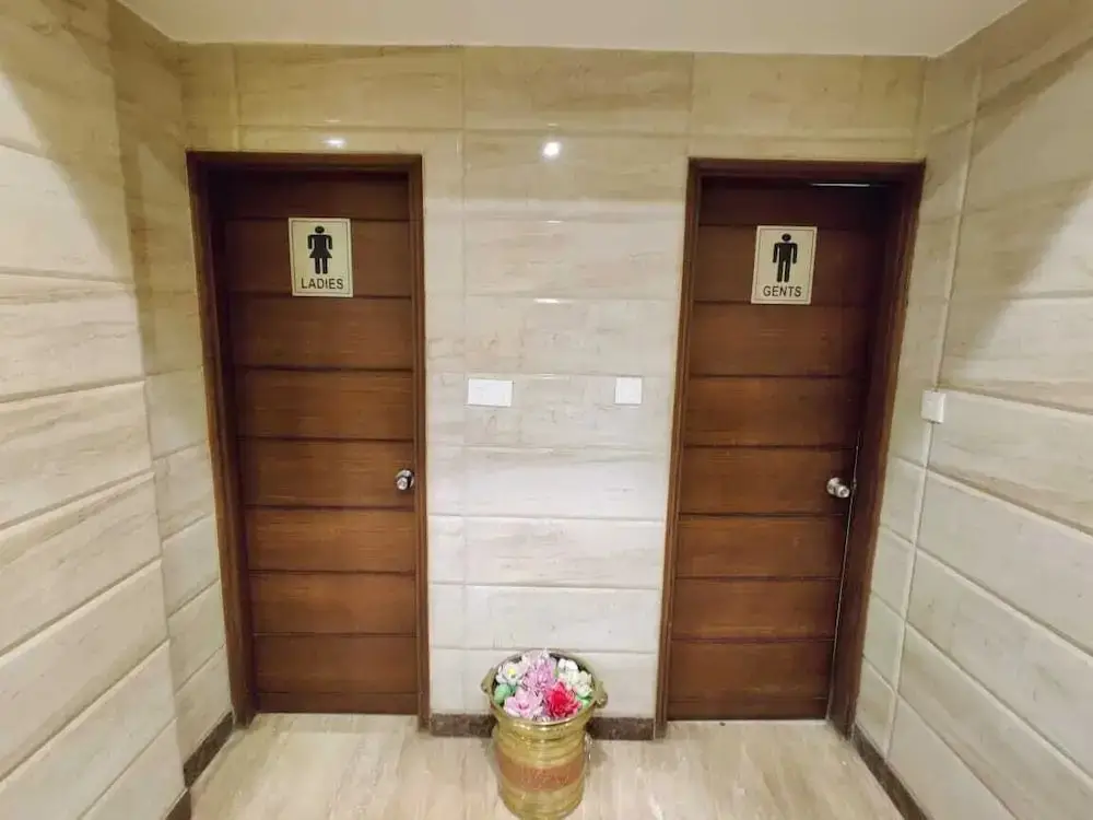 Катра: Hotel Anurag