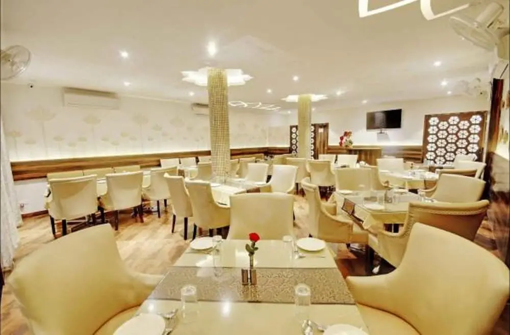 Катра: Hotel Anurag
