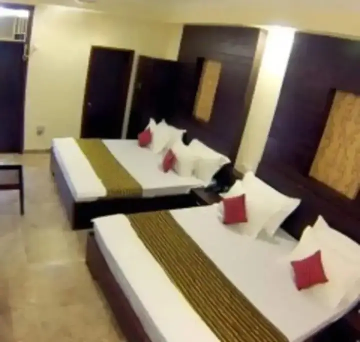 Катра: Hotel Anurag