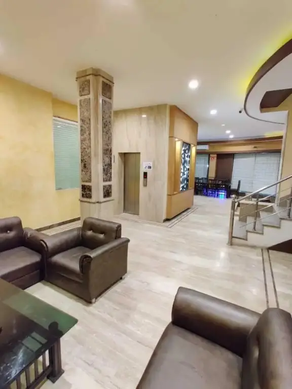 Катра: Hotel Anurag