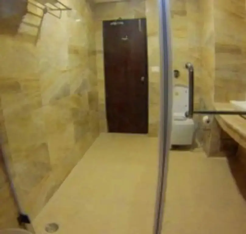 Катра: Hotel Anurag