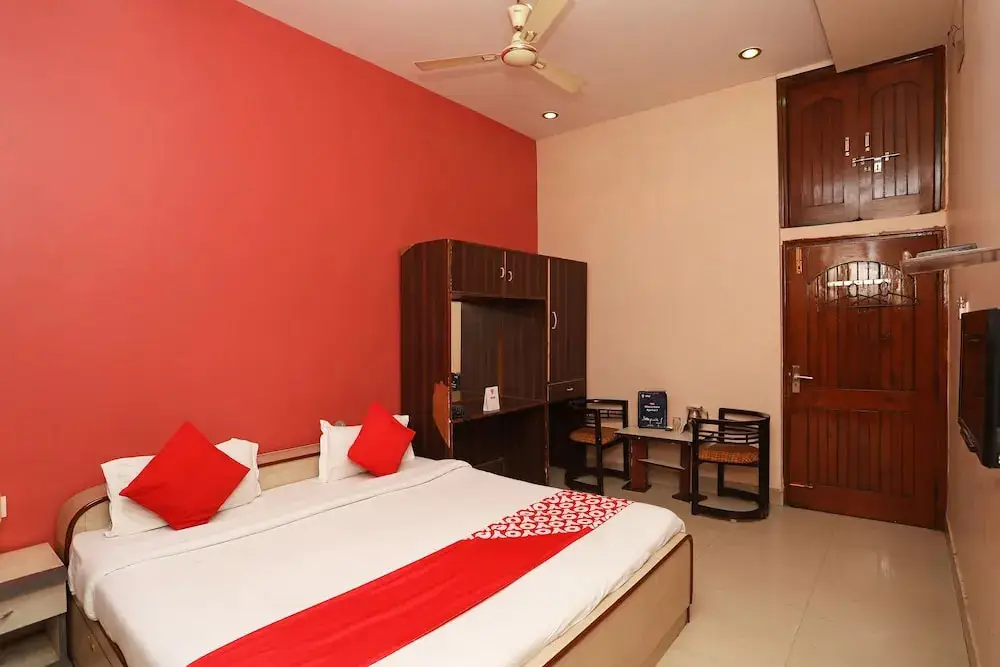 Варанаси: OYO 1379 Hotel HKJ International