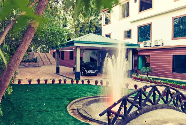 Джайпур: Отель The Byke Grassfield Resort