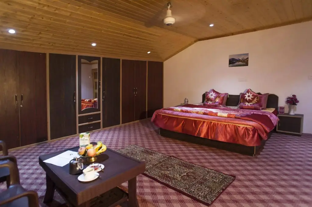 Шринагар: Sheesha Residency