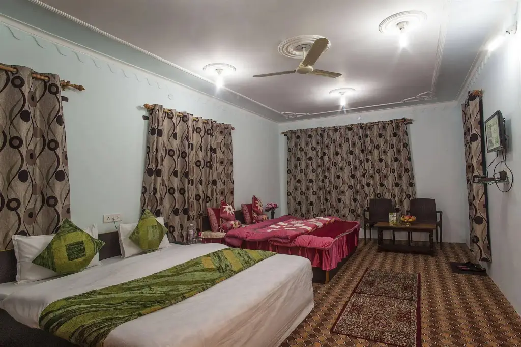 Шринагар: Sheesha Residency