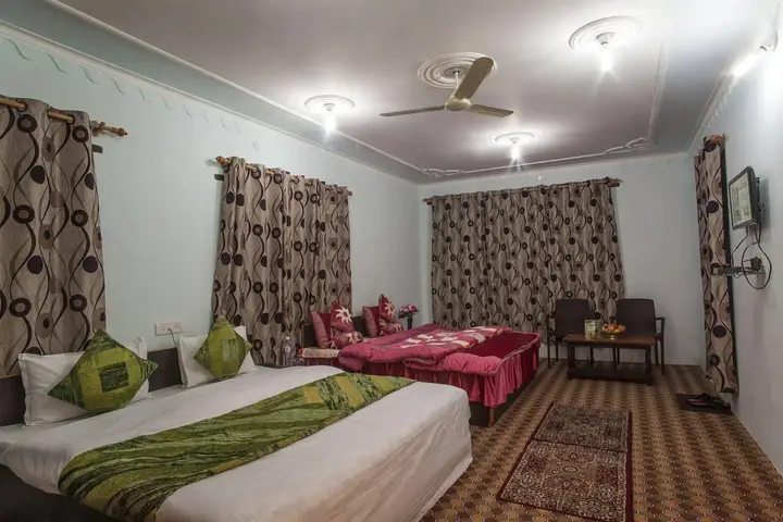 Шринагар: Sheesha Residency