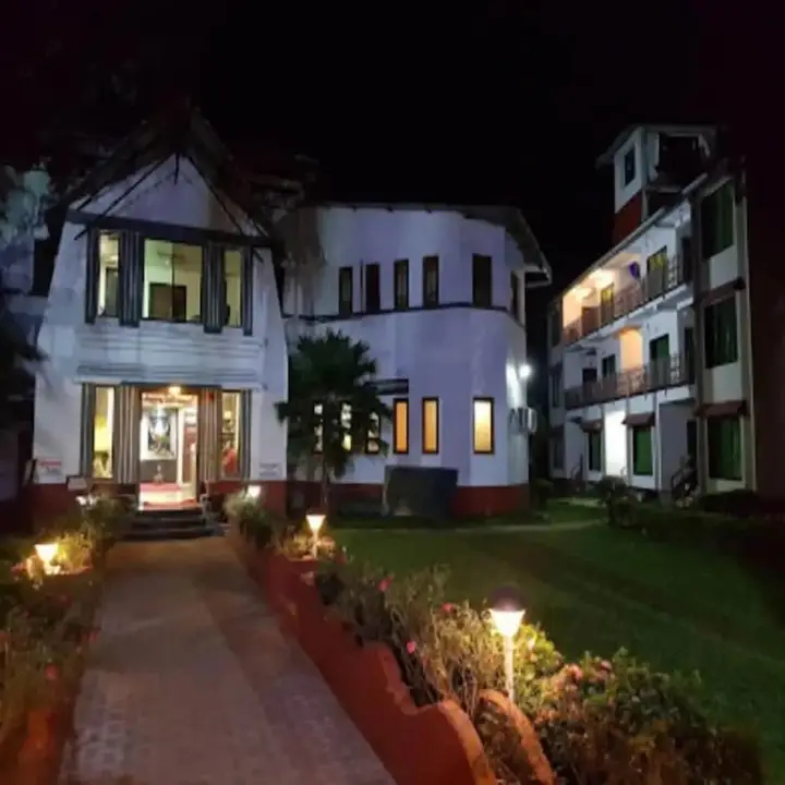 Олд-Махабалешвар: Hotel Visava Riverside
