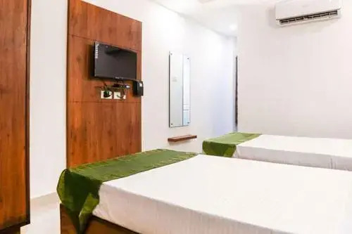 Манипал: Manish Apartment
