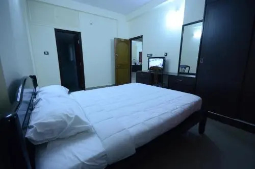 Манипал: Manish Apartment