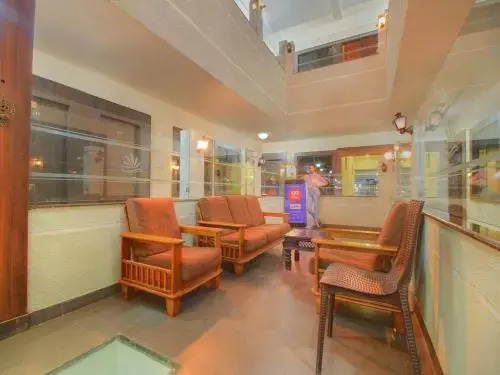 Манипал: Manish Apartment
