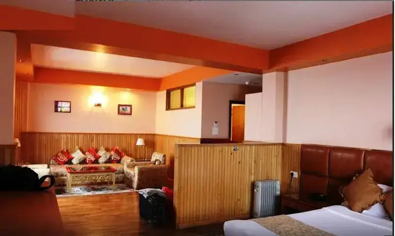 Лачунг: Yarlam Resort