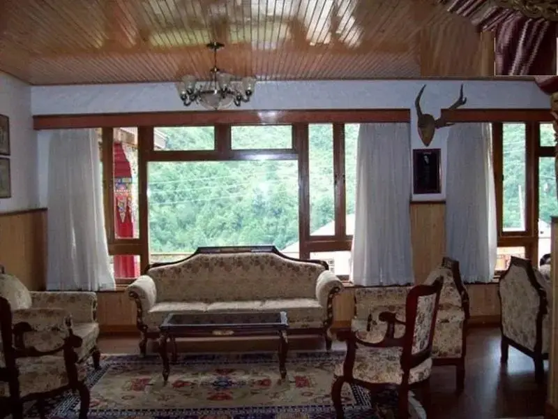 Лачунг: Yarlam Resort