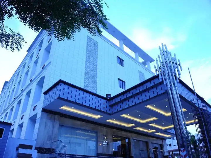 Маниячи: RR INN- Tirunelveli