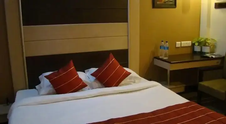 Гуруграм: Pacific Inn - Huda City Center