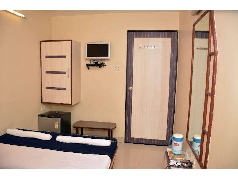 Vista Rooms @ Colaba Causeway — фото 1