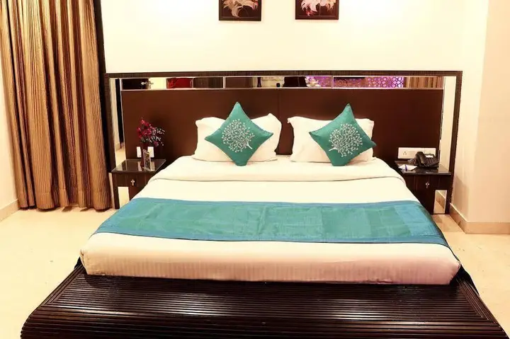 Колката: OYO Premium Harish Mukherjee Road