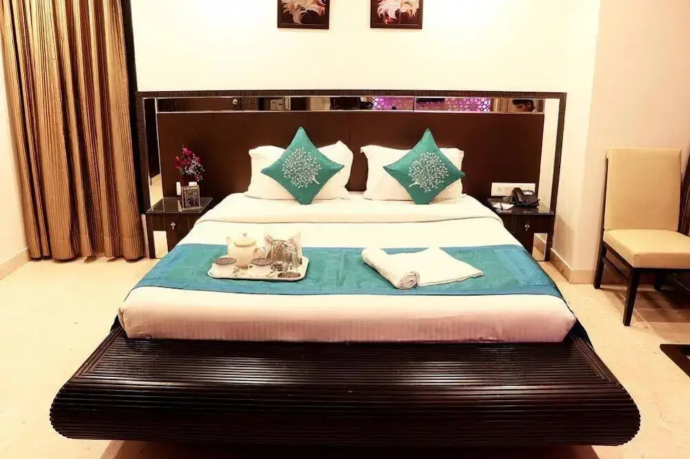 Колката: OYO Premium Harish Mukherjee Road