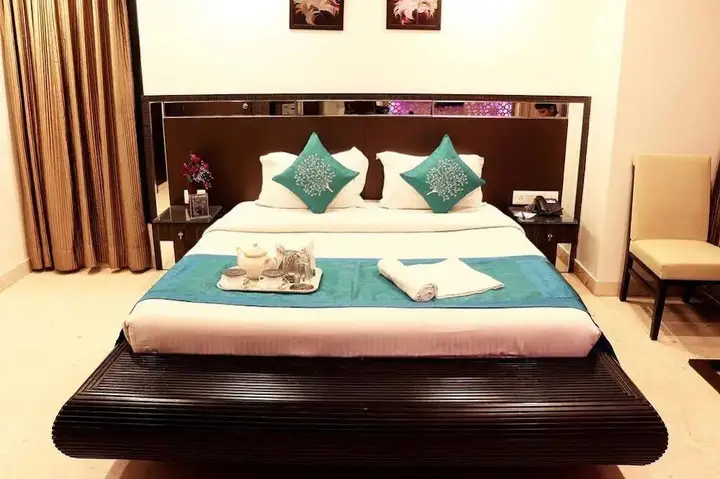 Колката: OYO Premium Harish Mukherjee Road