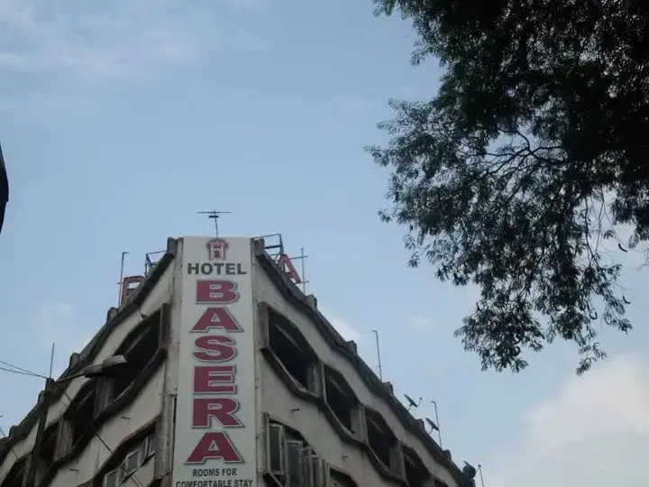 Нашик: Hotel Basera