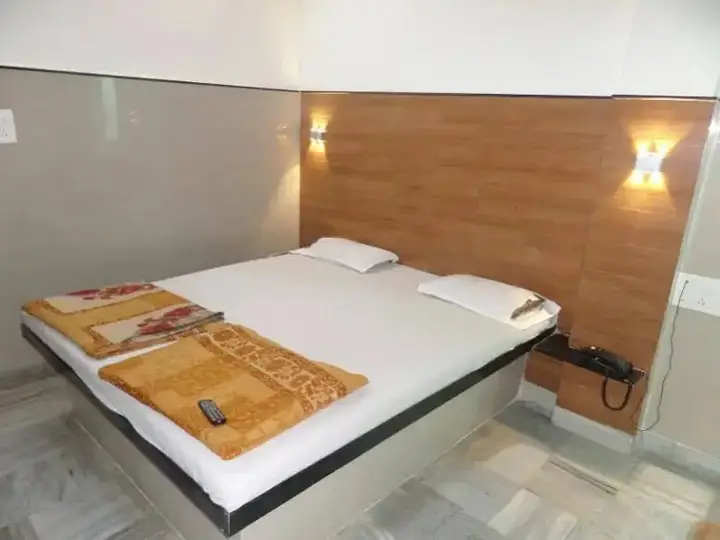 Нашик: Hotel Basera