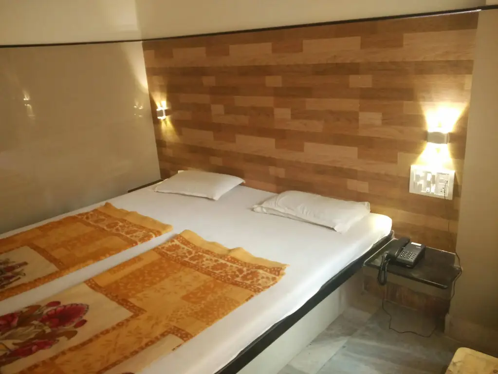 Нашик: Hotel Basera