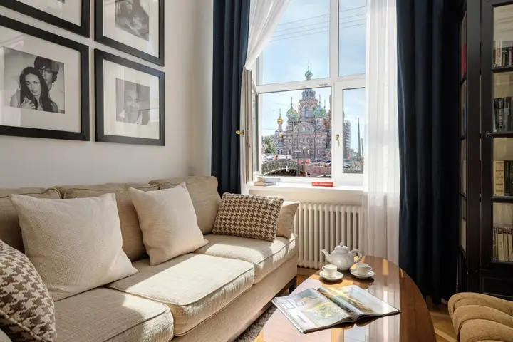Санкт-Петербург: Minin Apartments двухуровневые с видом на Собор 160м²