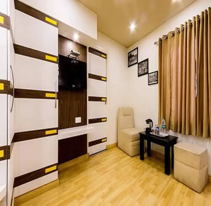 Ути: Fabhotel Sholas Residency I