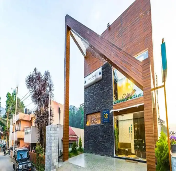 Ути: Fabhotel Sholas Residency I