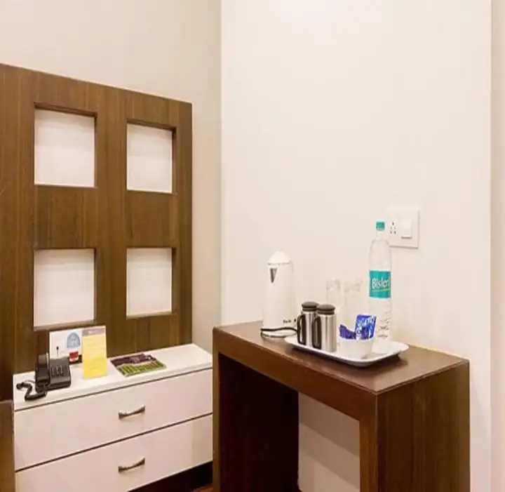 Ути: Fabhotel Sholas Residency I