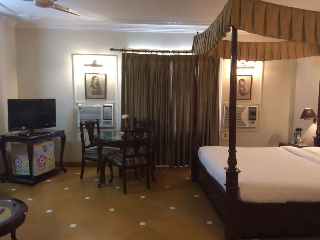 Джайпур: LMB Hotel