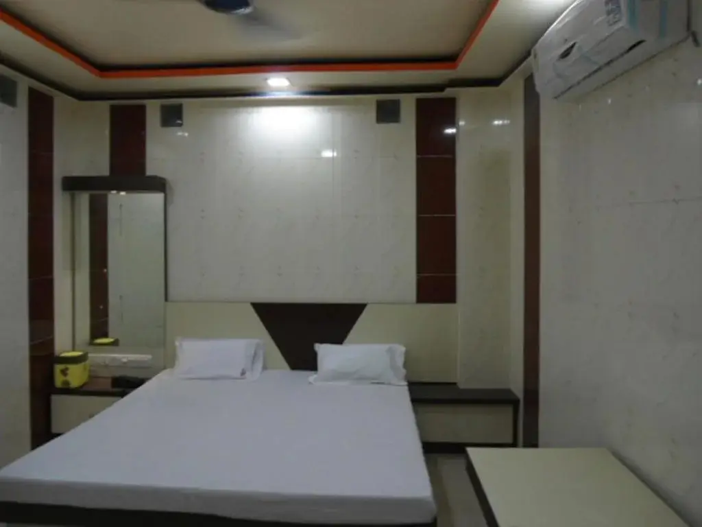Krish Paradise Hotel — фото 1