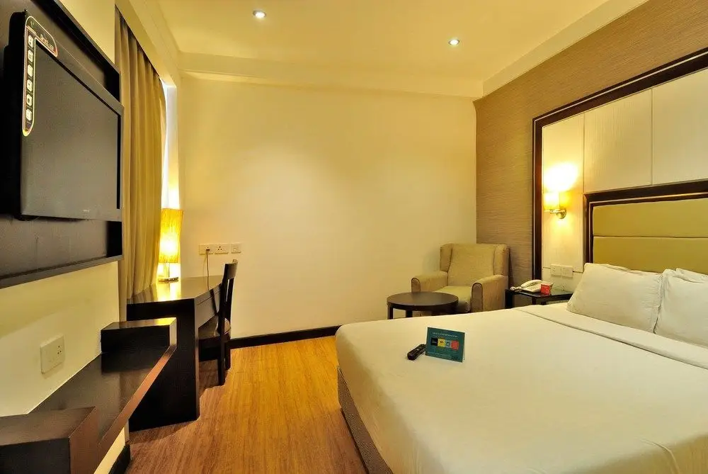 Нью-Дели: FabHotel Rajouri Garden Main Market