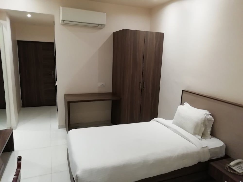Дург: Hotel Ashish International