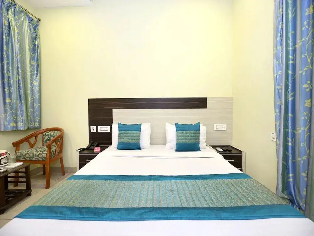 Зиракпур: Hotel Amaze