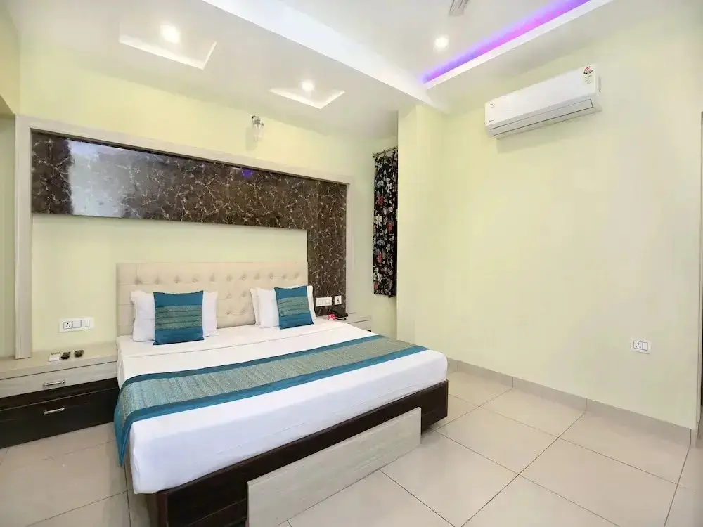 Hotel Amaze — фото 1
