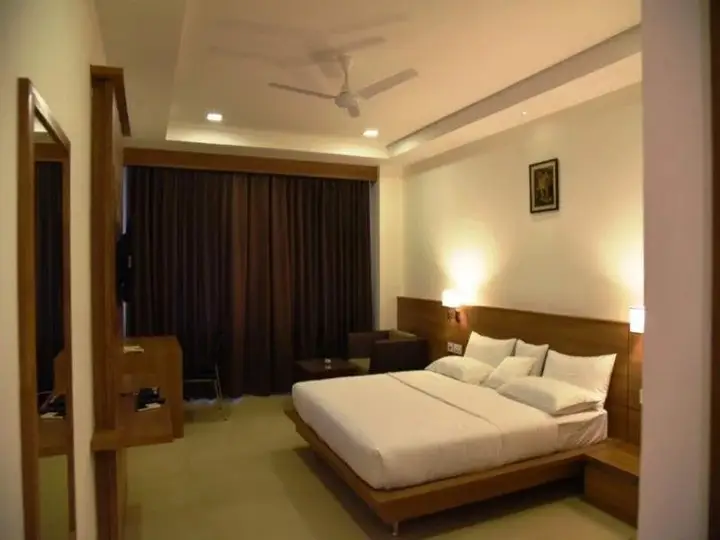 Алюр: Hotel Raama